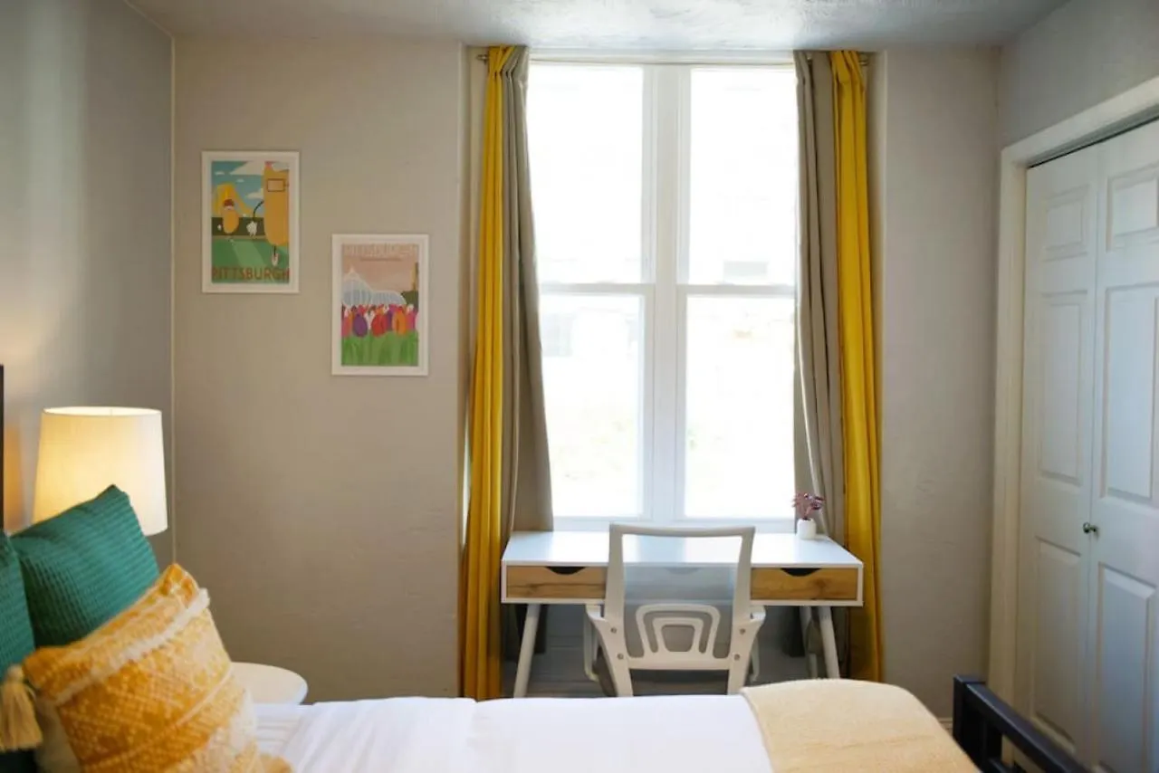 別荘 Hostwise Stays - The Edmond - Bloomfield Apartment In A Great Location! ピッツバーグ 米国
