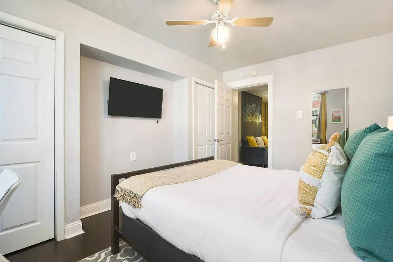 Hostwise Stays - The Edmond - Bloomfield Apartment In A Great Location! ピッツバーグ 0*,  米国