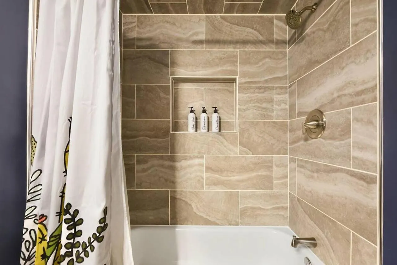 Hostwise Stays - The Edmond - Bloomfield Apartment In A Great Location! ピッツバーグ 米国